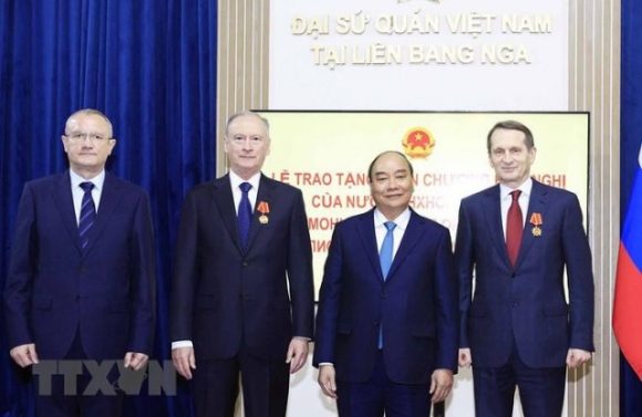 2 Chu Tich Nuoc Trao Huan Chuong Cho Lanh Dao Quan Doi An Ninh Lb Nga
