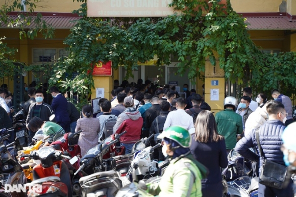 6 Nguoi Dan Ha Noi Do Xo Di Dang Ky Xe Sau Khi Giam 50 Phi Truoc Ba