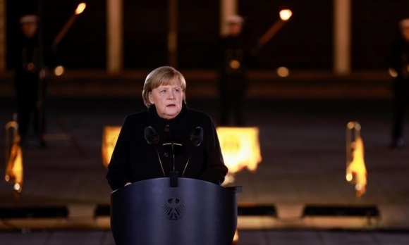 1 Noi Hoai Niem Tu Ban Nhac Trong Le Chia Tay Merkel
