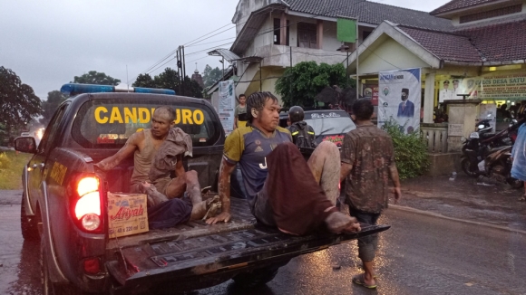 1 Nui Lua Bat Ngo Thuc Tinh O Indonesia Hang Chuc Nguoi Chet