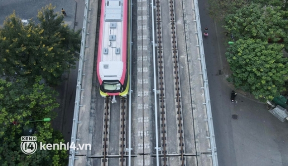 8 Chay Thu Tau Metro Nhon   Ga Ha Noi Toc Do Toi Da 80kmh