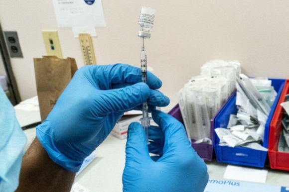 1 Hai Em Nho Vai Thang Tuoi Bi Tiem Nham Vaccine Covid 19