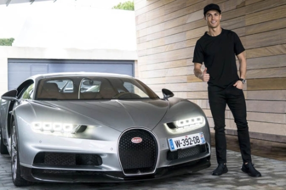 1 Ronaldo Co The Bi Cam Lai Sieu Xe Den San Tap