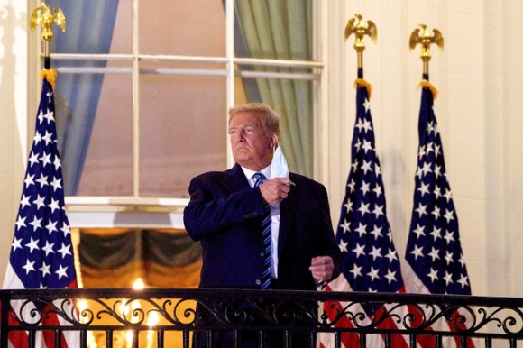 1 Sach Moi Noi Ong Trump Tung Doi Mat Nguy Hiem Khi Mac Covid 19