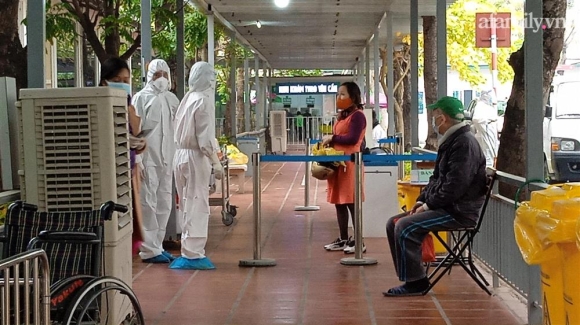 1 Ha Noi Nhieu Nguoi Ngo Ngang Khi Den Benh Vien Kham Moi Biet Minh La F0