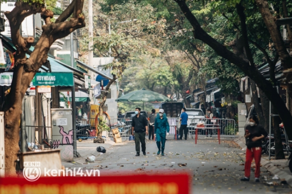 10 Can Canh Phong Toa Nhieu Tuyen Pho Co Ha Noi Dich Leo Thang Gan 900 Cangay