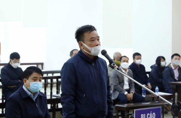 2 Ong Nguyen Duc Chung Toi Lam Sach Ao Ho Ha Noi Vi Nghi Den Dan