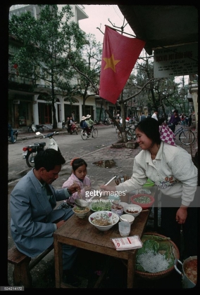 4 Viet Nam Nhung Nam 1993   1994 Qua Ong Kinh Nhiep Anh Gia My 1