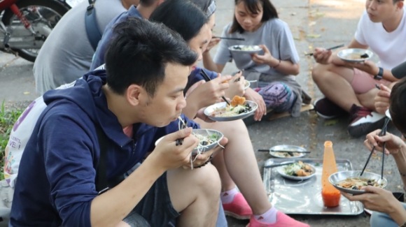 5 Nguoi Me Ngheo Ngot Nua The Ky Ban Goi Kho Bo Nuoi Con Du Hoc My