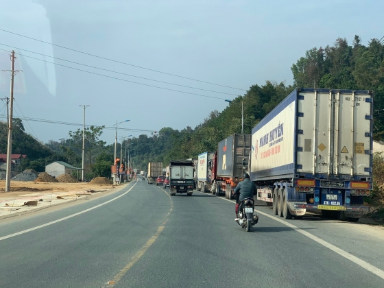 2 Hon 5000 Xe Hang Tac O Cua Khau Bo Ra Khuyen Cao Khan