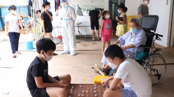 2 Benh Vien Da Chien Da Tang Tphcm Noi Ron Tieng Cuoi Noi Gang Qua Nguy Kich
