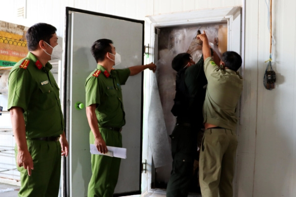3 Hon 10 Tan Noi Tang Heo Khong Ro Nguon Goc Trong Cong Ty Thuc Pham