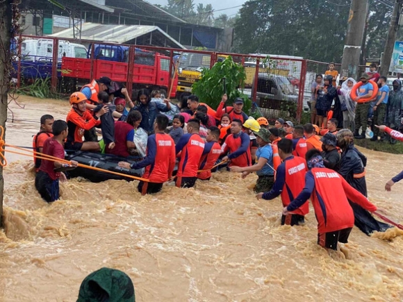 2 19h Ngay 16 12 Sieu Bao Rai Gio Giat Tren Cap 17 Ngay Mien Trung Philippines