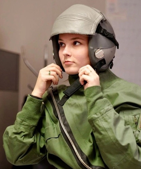 2 Cong Chua Na Uy 17 Tuoi Dieu Khien Tiem Kich F 16