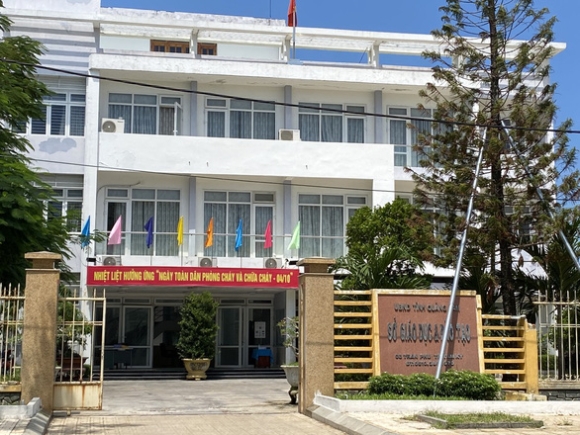 2 Sau Nhung Lum Xum Giam Doc So Giao Duc Dao Tao Quang Nam Xin Nghi Viec