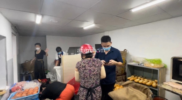 3 Chu Tiem Banh My Ba Huynh Hoa Ra Khong Phai La Ba Huynh Cua Huynh Hoa Trong Truyen Thuyet Drama Khong Chi Dung Lai O Do