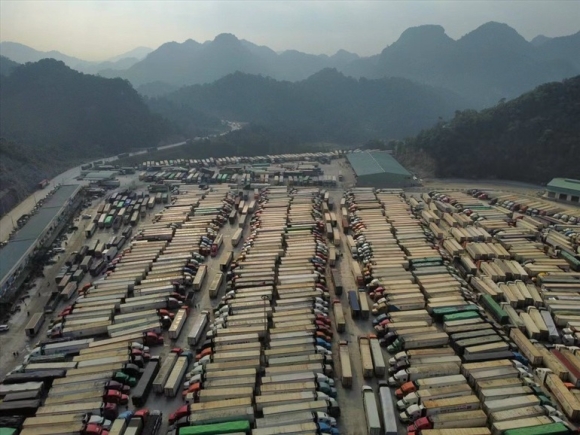 1 Vi Sao Gan 5000 Xe Container Dai Co Cho O Cua Khau Lang Son