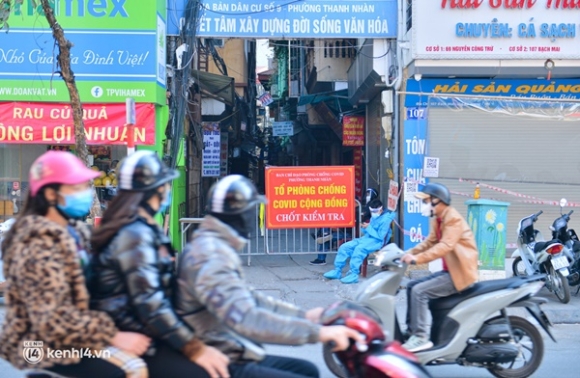 1 Can Canh Chot Phong Toa Day Dac Tai Quan Nguy Co Cao O Ha Noi Vua Dung Ban Hang An Tai Cho