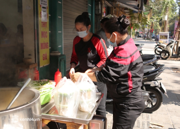 2 Ha Noi Nhieu Ho Kinh Doanh An Uong Tai Quan Hai Ba Trung Chu Dong Chi Ban Mang Ve Truoc Gio Quy Dinh