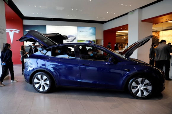 1 Dieu Tra 580000 Xe Cua Tesla Vi Cho Choi Tro Choi Khi Dang Chay