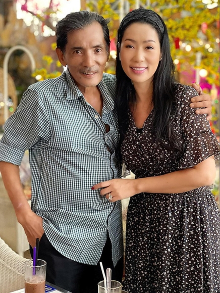 2 Thuong Tin Livestream Lam Ro Chuyen Thao Rang Trinh Kim Chi Dat Di Lam Deo Bi Ho Nhin Ky Lam