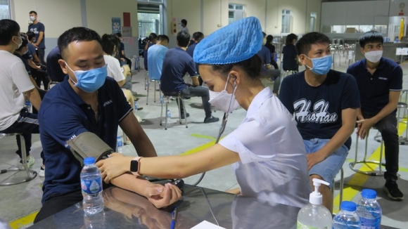 1 Tiem Vaccine Lieu Bo Sung Va Nhac Lai Cho Cong Nhan Khu Cong Nghiep