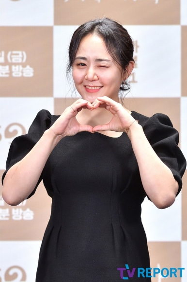 7 Benh Tat Khien Em Gai Quoc Dan Moon Geun Young Tro Nen Khac La