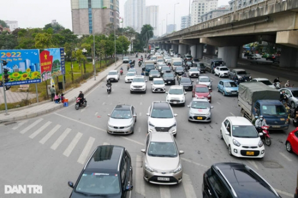 10 Nguoi Dan Do Xo Ve Que Nghi Tet Cua Ngo Ha Noi Un Tac Keo Dai Nhieu Cay So