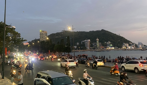 1 Vung Tau Hoi Hop Don 50000 Luot Du Khach Hai San Phong Nghi Het Gia Gap Doi