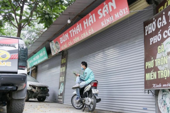 1 Nhieu Quan Dong Cua Nghi Tet Som Khi Phai Dung Ban Tai Cho