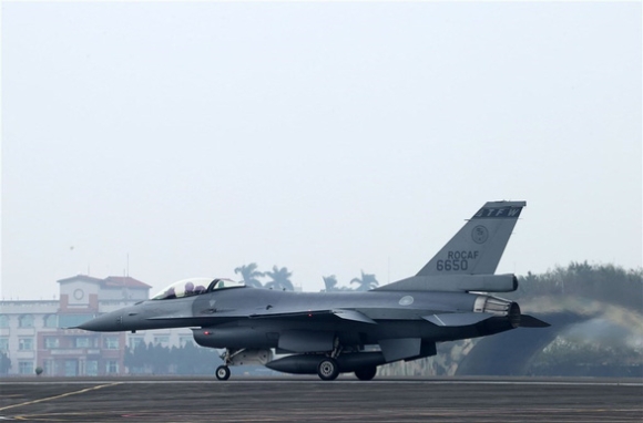 1 Chien Dau Co F 16v Cua Dai Loan Mat Tich Sau Khi Dam Xuong Bien