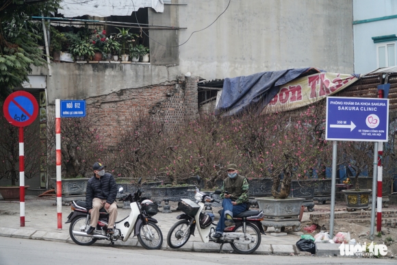 9 Dao Hoa Da Ngap Pho Ha Noi 10 Nguoi Ban 1 Nguoi Mua