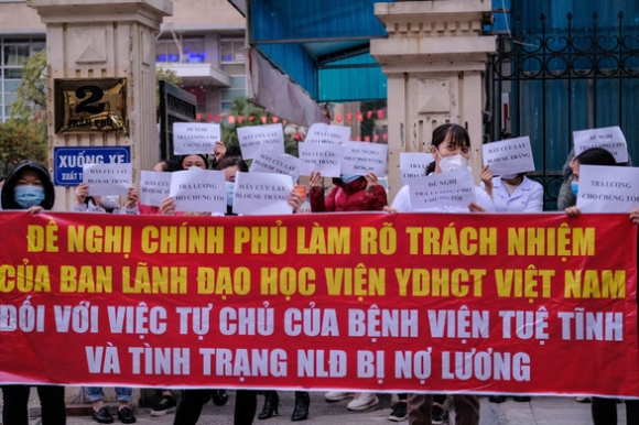 1 Ho Tro 3 Trieunguoi Cho Y Bac Si Benh Vien Tue Tinh Bi No Luong