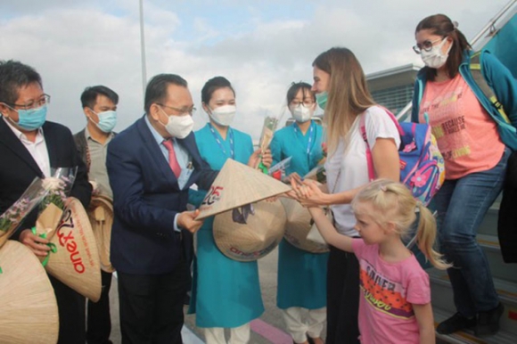 1 Som De Xuat Mo Cua Toan Bo Thi Truong Don Du Khach Quoc Te