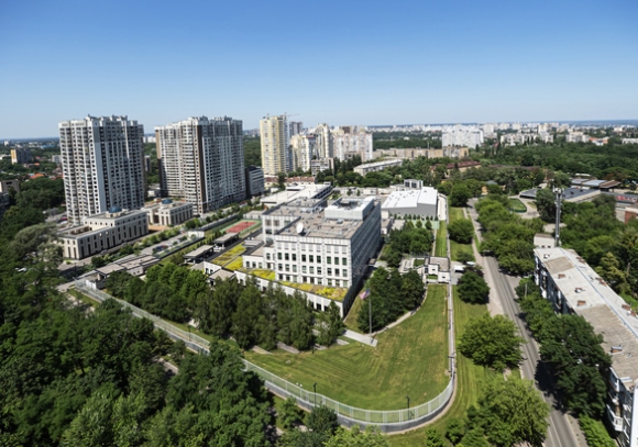 1 Dai Su Quan My Tai Ukraine Muon Di Tan Nhan Vien