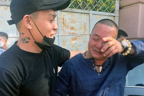 1 Hai Banh Bat Khoc Khi Ra Tu Sau Hon 20 Nam Thu An