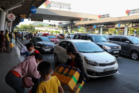 1 San Bay Tan Son Nhat Un Tac Khi Moi Dat 60 Luong Khach Dip Cao Diem