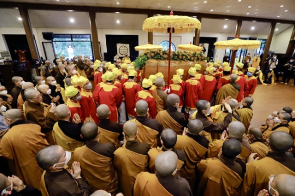 5 Hang Nghin Nguoi Tien Biet Thien Su Thich Nhat Hanh