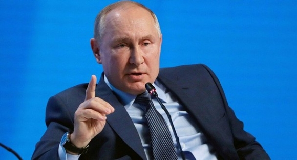 1 Nguoi Anh Chi Trich Gay Gat Nha Bao Ve Loi Canh Cao Voi Ong Putin