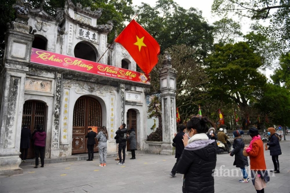 1 Ha Noi Nguoi Dan Toi Chua Vai Vong Cau Binh An Trong Ngay Mung 1 Tet