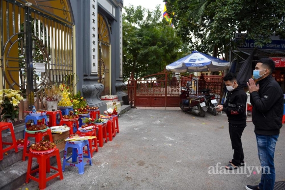 9 Ha Noi Nguoi Dan Toi Chua Vai Vong Cau Binh An Trong Ngay Mung 1 Tet