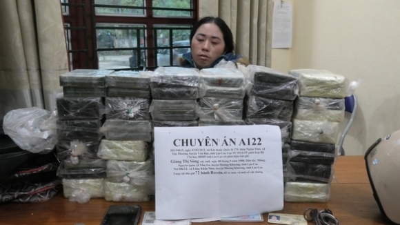 1 Mung 3 Tet Bat 2 Nguoi Van Chuyen 144 Banh Heroin Bang Xe May