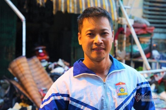 2 Nhung Nguoi Hung Khong Mac Ao Choang Giua Doi Thuc
