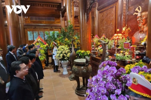 2 Thu Tuong Pham Minh Chinh Dang Huong Tuong Niem Bac Ho Tai Nghe An