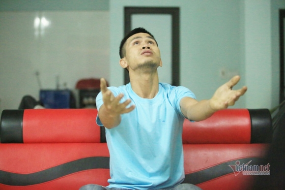 4 Nhung Nguoi Hung Khong Mac Ao Choang Giua Doi Thuc