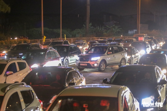 7 Nguoi Dan Tro Lai Ha Noi Som Cao Toc Phap Van   Cau Gie Un U Keo Dai