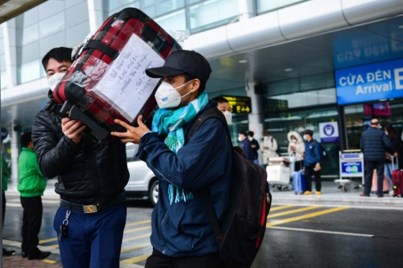 12 San Bay Noi Bai Dong Nghet Nguoi Ngay Nghi Tet Cuoi Cung