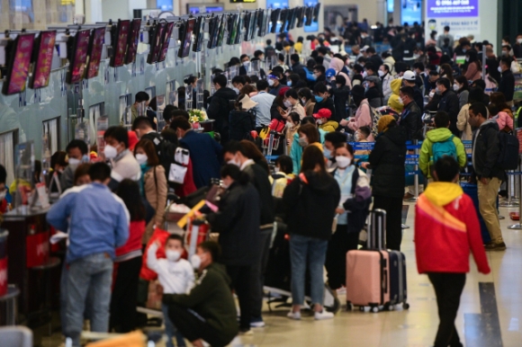 14 San Bay Noi Bai Dong Nghet Nguoi Ngay Nghi Tet Cuoi Cung