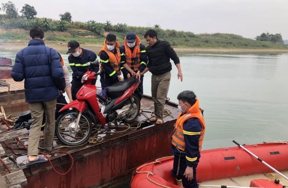 1 Qua Cau Phao Nguoi Dan Ong Roi Xuong Song Tu Vong