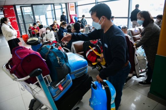 5 San Bay Noi Bai Dong Nghet Nguoi Ngay Nghi Tet Cuoi Cung
